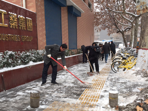 雪一直下，我们一直在：一号娱乐集团除雪掠影